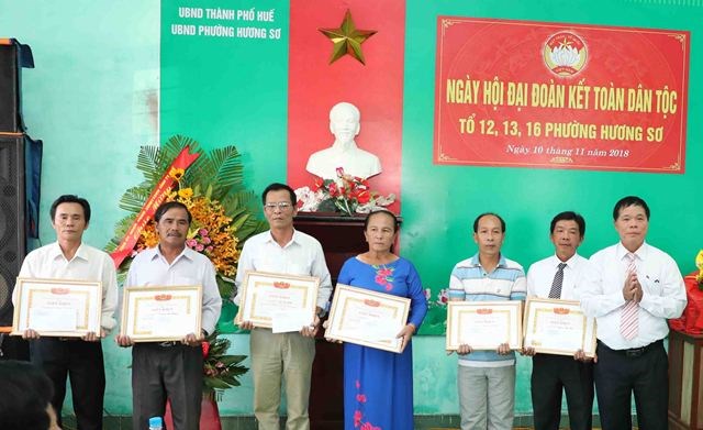 Bộ trưởng Nguyễn Ngọc Thiện dự Ngày hội Đại đoàn kết toàn dân tộc ở Huế - ảnh 9