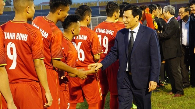 Bộ trưởng Nguyễn Ngọc Thiện dự khán trận chung kết U21 Việt Nam – Myanmar - ảnh 2