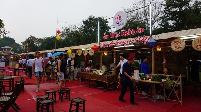 Không gian văn hóa ẩm thực thuần Việt hút khách - ảnh 3