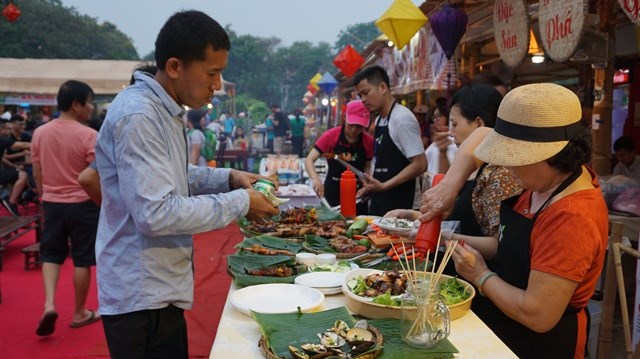Không gian văn hóa ẩm thực thuần Việt hút khách - ảnh 4