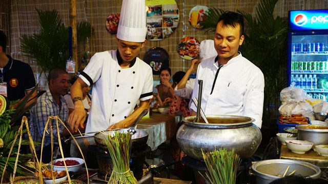 Không gian văn hóa ẩm thực thuần Việt hút khách - ảnh 5