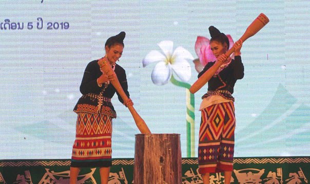 “Say” với những điệu múa truyền thống của các dân tộc thiểu số biên giới Việt- Lào - ảnh 5