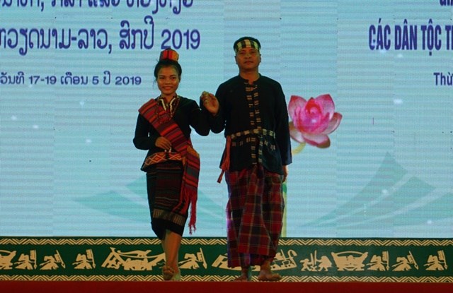 “Say” với những điệu múa truyền thống của các dân tộc thiểu số biên giới Việt- Lào - ảnh 4