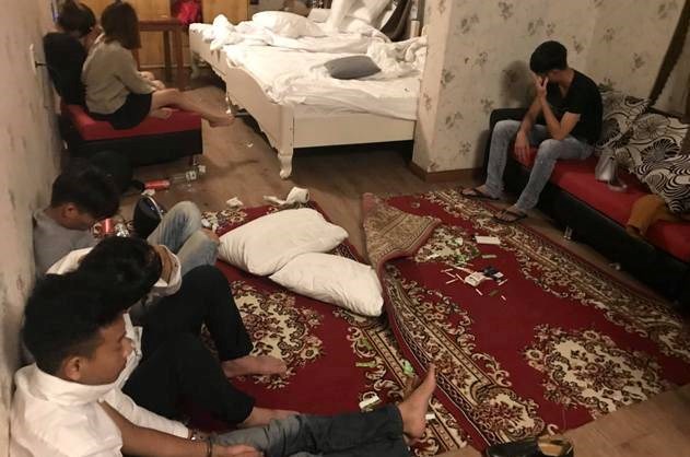 TP Huế: Kiểm tra khách sạn, phát hiện 18 nam nữ thanh niên chơi ma túy - ảnh 1