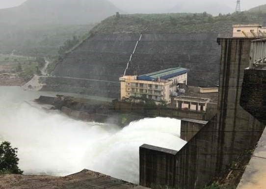 TT-Huế: Thủy điện Hương Điền tiếp tục xả lũ, hạ du sông Bồ ngập lụt diện rộng - ảnh 1