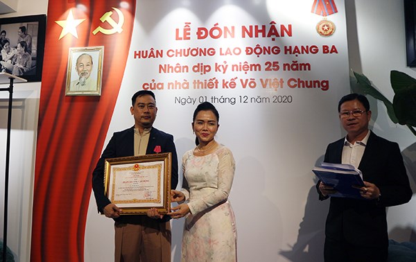 NTK Võ Việt Chung nhận Huân chương Lao động hạng Ba - ảnh 1