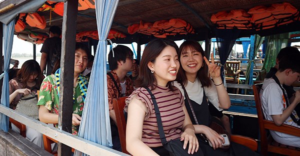 Khách nước ngoài trải nghiệm du lịch sinh thái và văn hóa ở Tiền Giang - ảnh 5
