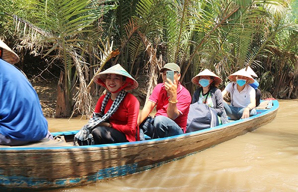 Khách nước ngoài trải nghiệm du lịch sinh thái và văn hóa ở Tiền Giang - ảnh 6