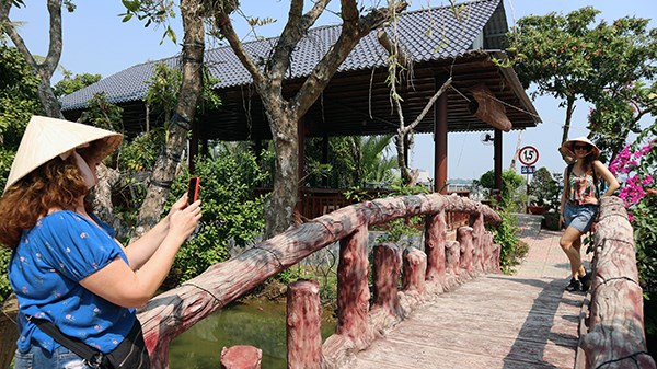 Khách nước ngoài trải nghiệm du lịch sinh thái và văn hóa ở Tiền Giang - ảnh 9