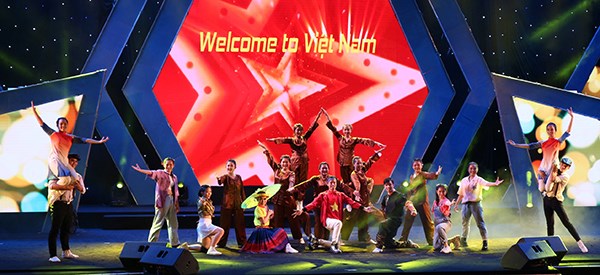 Hơn 800 diễn viên tham gia Liên hoan nhóm nhảy TP.HCM “Sức bật tuổi trẻ” - ảnh 1