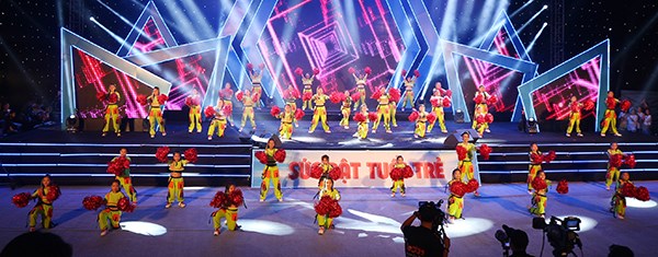 Hơn 800 diễn viên tham gia Liên hoan nhóm nhảy TP.HCM “Sức bật tuổi trẻ” - ảnh 3
