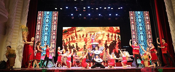 Trao 81 giải thưởng tại Liên hoan Ca múa nhạc dân tộc “Giai điệu quê hương” TP.HCM năm 2020 - ảnh 3