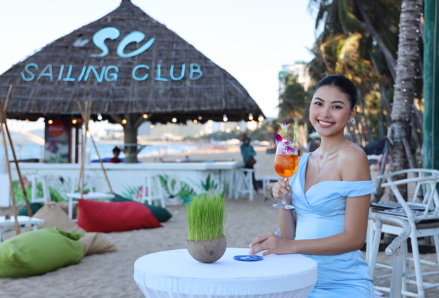 Khánh Hòa: Hoa hậu, người đẹp thích thú chơi golf, tắm biển Nha Trang - ảnh 11