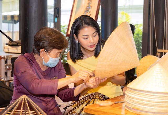 Các hoa hậu, người đẹp ấn tượng với nghề làm gốm Chăm, đan nón ở Nha Trang - ảnh 4