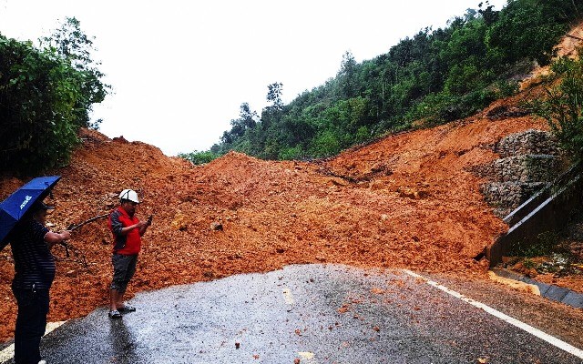 Khánh Hòa: Khẩn trương ứng phó với mưa lũ gây sạt lở, ngập lụt cục bộ - ảnh 1