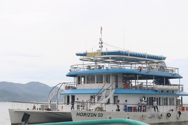 Khánh Hòa: Chương trình tour “Con tàu hoàng hôn - Ngắm trăng trên vịnh Nha Trang” hút khách du lịch - ảnh 1