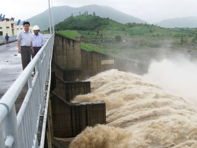 Phú Yên: Xả lũ sau mưa lớn, khả năng gây ngập lụt nhiều vùng trũng - ảnh 1