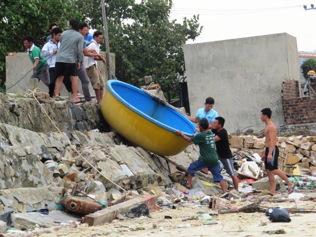 Phú Yên: Sơ tán 10.000 hộ dân vùng nguy hiểm trước bão số 6 - ảnh 2