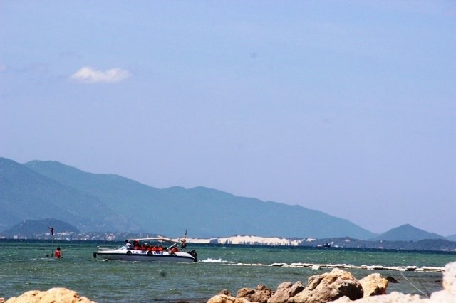 Khánh Hòa: Du lịch “chui” trên vịnh Vân Phong gặp nạn, 3 người thiệt mạng - ảnh 1