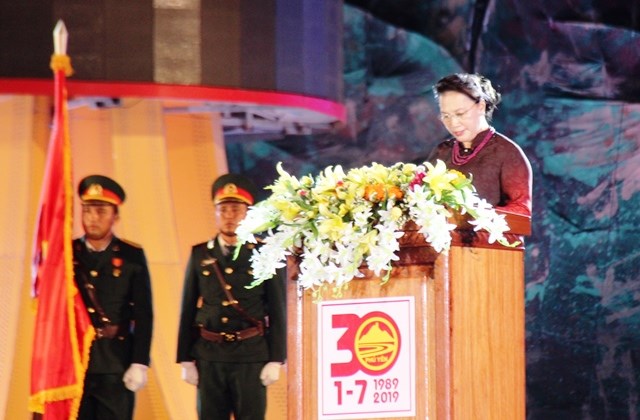 Chủ tịch Quốc hội Nguyễn Thị Kim Ngân trao Huân chương Độc lập hạng Nhất cho tỉnh Phú Yên - ảnh 4