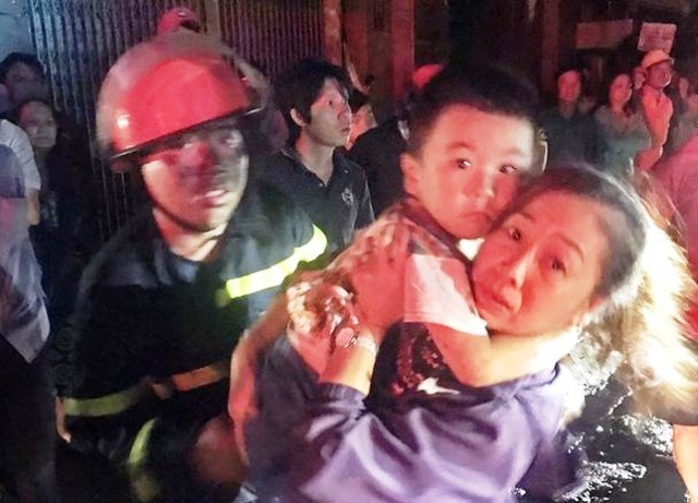 Khánh Hòa: Cháy tiệm áo cưới ngày đầu năm, 3 người may mắn thoát chết - ảnh 2