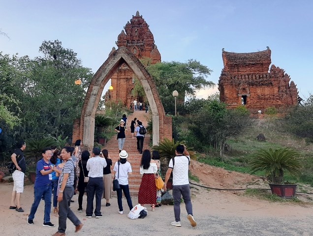 Phát huy giá trị di sản văn hóa thu hút khách du lịch ở Ninh Thuận: Khó chồng lên khó - ảnh 1