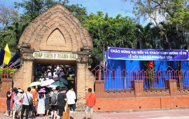 Khánh Hòa: Lễ hội Tháp Bà Ponagar thu hút trên 100.000 lượt du khách - ảnh 1