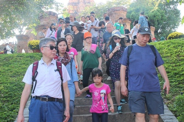 Khánh Hòa: Các điểm du lịch đông kín khách du xuân trong dịp Tết Kỷ Hợi - ảnh 9