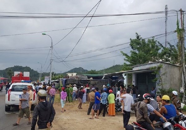 Khánh Hòa: Xe khách bất ngờ lao vào nhà dân, 35 người nhập viện - ảnh 2