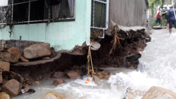 Khánh Hòa: Nỗ lực hỗ trợ người dân sau mưa lũ - ảnh 4