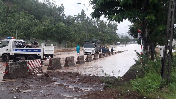 Khánh Hòa: Nỗ lực hỗ trợ người dân sau mưa lũ - ảnh 1