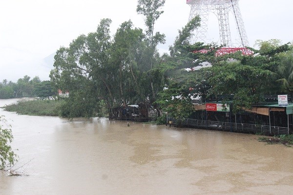 Mưa lũ tiếp tục gây thiệt hại nặng tại các tỉnh Nam Trung Bộ - ảnh 3