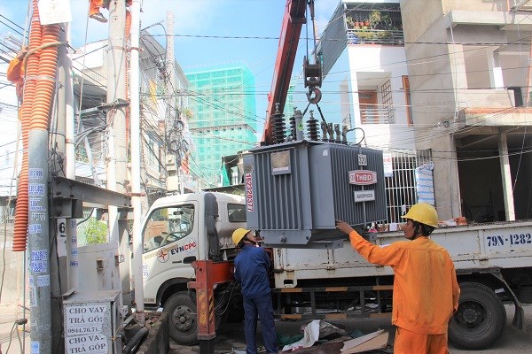 PC Khánh Hòa: Nhanh chóng khôi phục lưới điện sau bão số 9 - ảnh 2