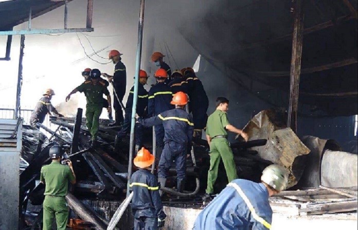 Bình Thuận: Hỏa hoạn thiêu rụi kho chứa 260 tấn thanh long - ảnh 1