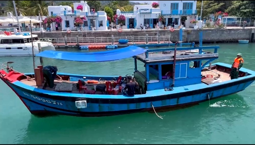Xử lý nghiêm các trường hợp tàu cá “hoán cải” chở khách du lịch trái phép - ảnh 1