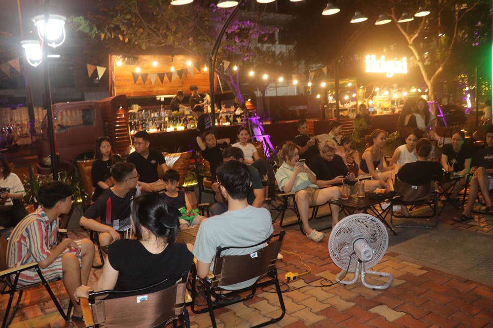 Đà Nẵng: Sôi động nhịp đêm phố biển - ảnh 2