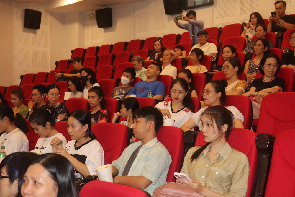 Đạo diễn, NSND Đặng Nhật Minh giao lưu khán giả trẻ Đà Nẵng - ảnh 4