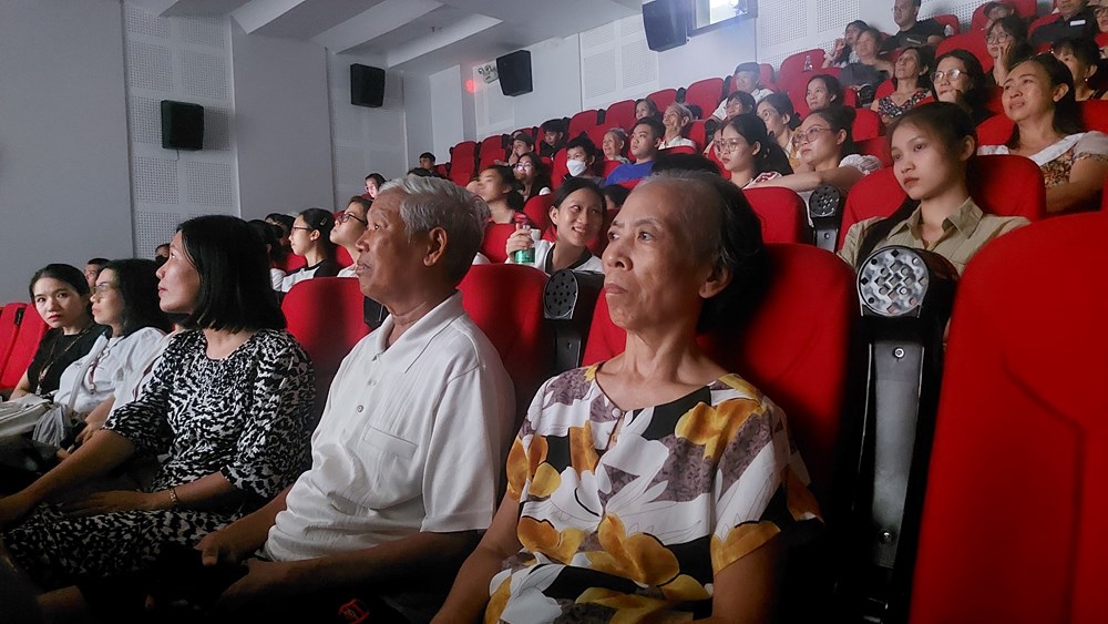 Đạo diễn, NSND Đặng Nhật Minh giao lưu khán giả trẻ Đà Nẵng - ảnh 3