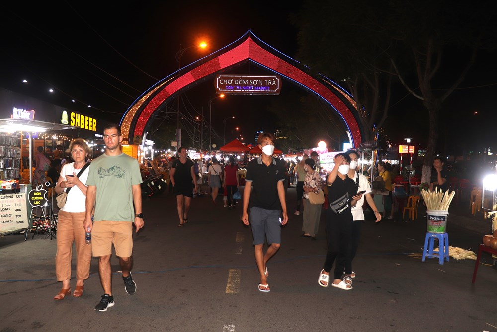 Đà Nẵng: Gia hạn thời gian hoạt động chợ đêm Sơn Trà đến hết tháng 9 - ảnh 1