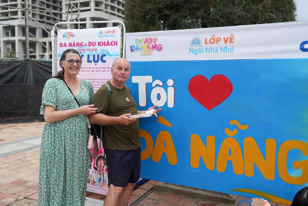 Đà Nẵng:  Người dân và du khách cùng nhau vẽ bức tranh dài nhất Việt Nam - ảnh 6