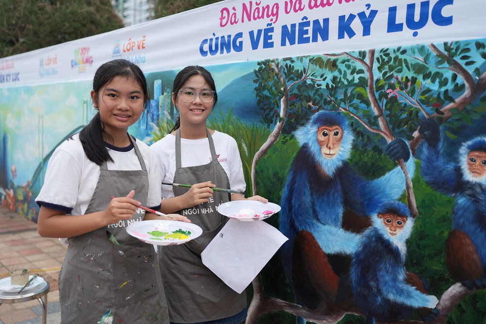 Đà Nẵng:  Người dân và du khách cùng nhau vẽ bức tranh dài nhất Việt Nam - ảnh 2