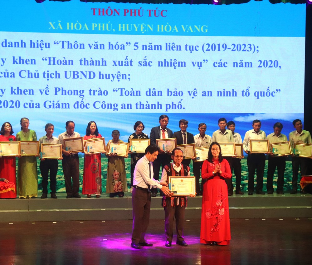 Tuyên dương 56 thôn, tổ dân phố trong phong trào xây dựng đời sống văn hóa - ảnh 2