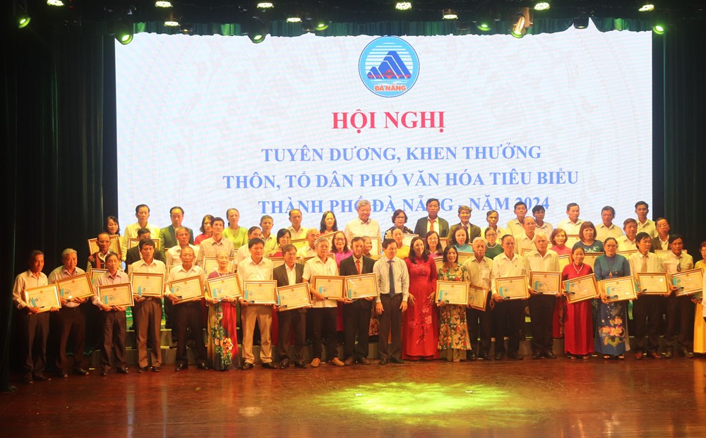 Tuyên dương 56 thôn, tổ dân phố trong phong trào xây dựng đời sống văn hóa - ảnh 1