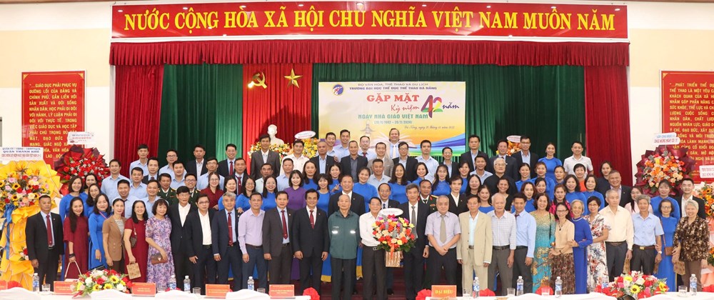 Trường Đại học Thể dục thể thao Đà Nẵng gặp gỡ, tri ân thầy cô giáo các thời kỳ - ảnh 1