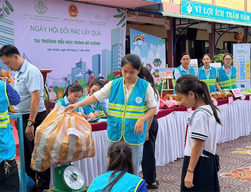 Học sinh Đà Nẵng hình thành thói quen phân loại rác, bảo vệ môi trường xanh - ảnh 2