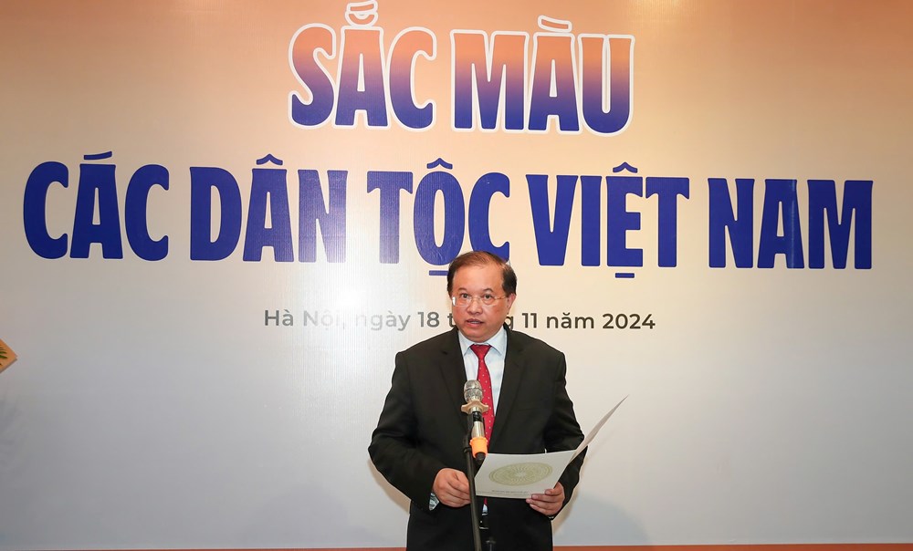 Khai mạc triển lãm ảnh “Sắc màu các dân tộc Việt Nam” - ảnh 1