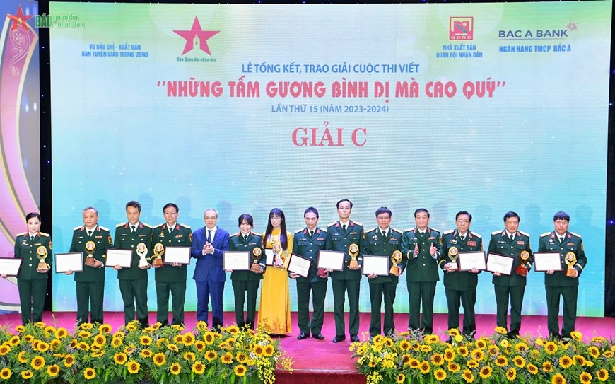 Tổng kết, trao giải Cuộc thi viết “Những tấm gương bình dị mà cao quý” lần thứ 15 - ảnh 6