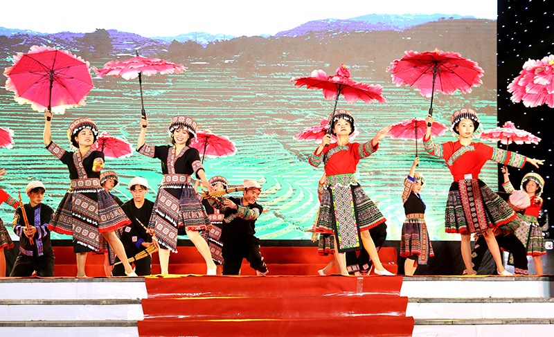 Festival Khèn Mông và Lễ hội hoa Tớ dày trên vùng đất Mù Cang Chải - ảnh 3