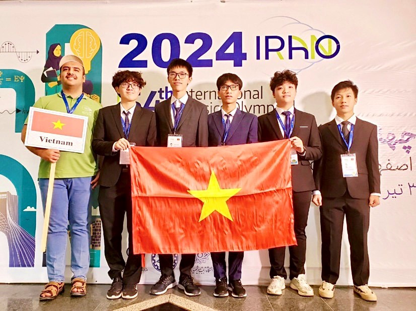Đội tuyển Việt Nam đoạt 5 huy chương tại Olympic Vật lý quốc tế - ảnh 1