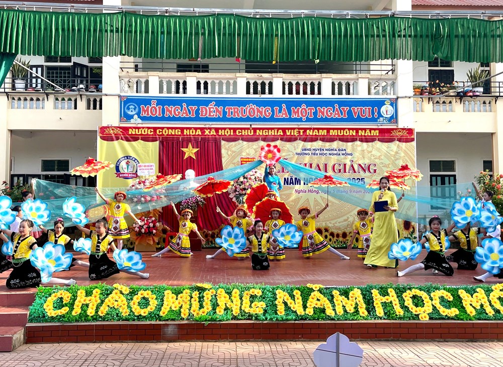 Hơn 23 triệu học sinh cả nước chào đón năm học mới - ảnh 7